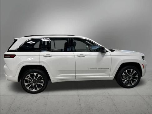 Used 2023 Jeep Grand Cherokee Overland AWD/4WD image 6