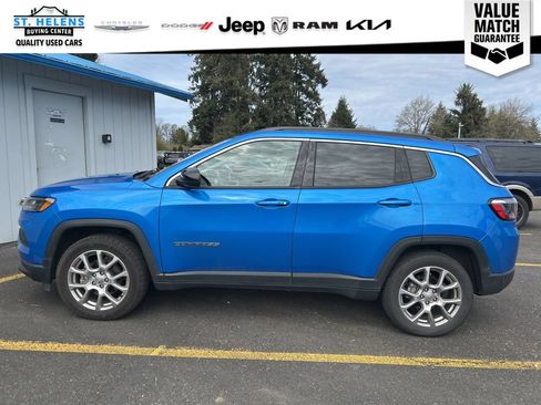 Used 2022 Jeep Compass Latitude w/ Sun and Sound Group AWD/4WD image 4