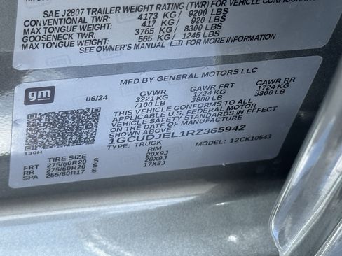 Used 2024 Chevrolet Silverado 1500 High Country w/ Technology Package AWD/4WD image 31