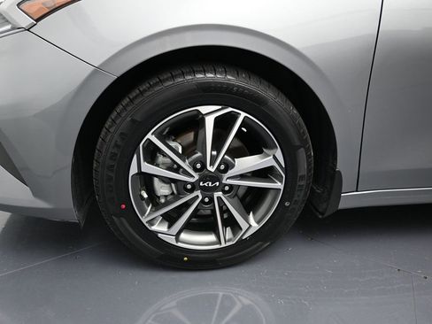 Used 2023 Kia Forte LXS image 9