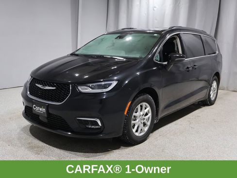 Certified 2022 Chrysler Pacifica Touring-L image 6