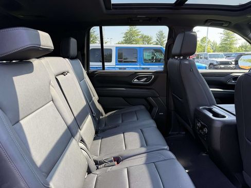 Used 2022 Chevrolet Suburban Z71 w/ Z71 Off-Road Package AWD/4WD image 16