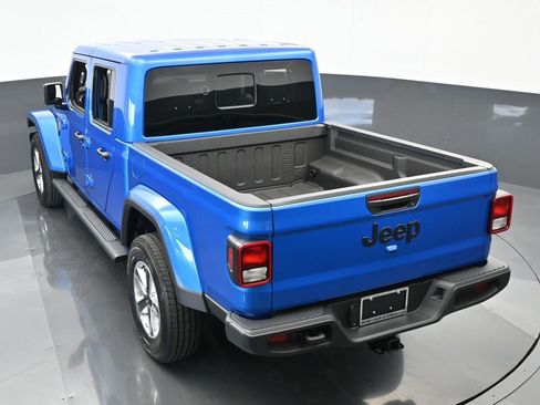 Used 2024 Jeep Gladiator Sport w/ Premium Package image 15