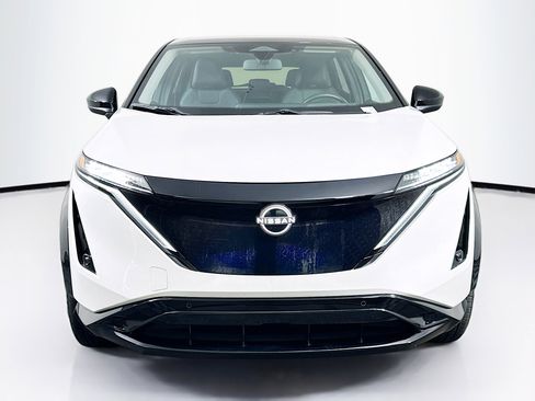Used 2023 Nissan Ariya AWD image 2
