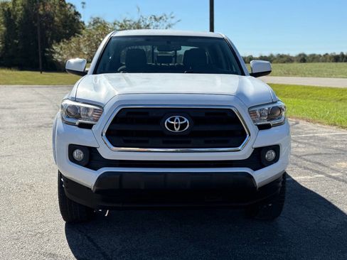 Used 2017 Toyota Tacoma SR5 image 9