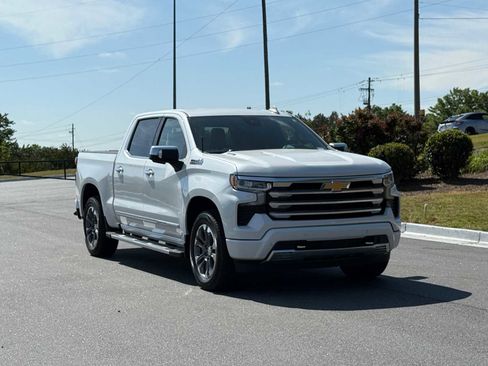 Used 2023 Chevrolet Silverado 1500 High Country w/ Technology Package AWD/4WD image 7