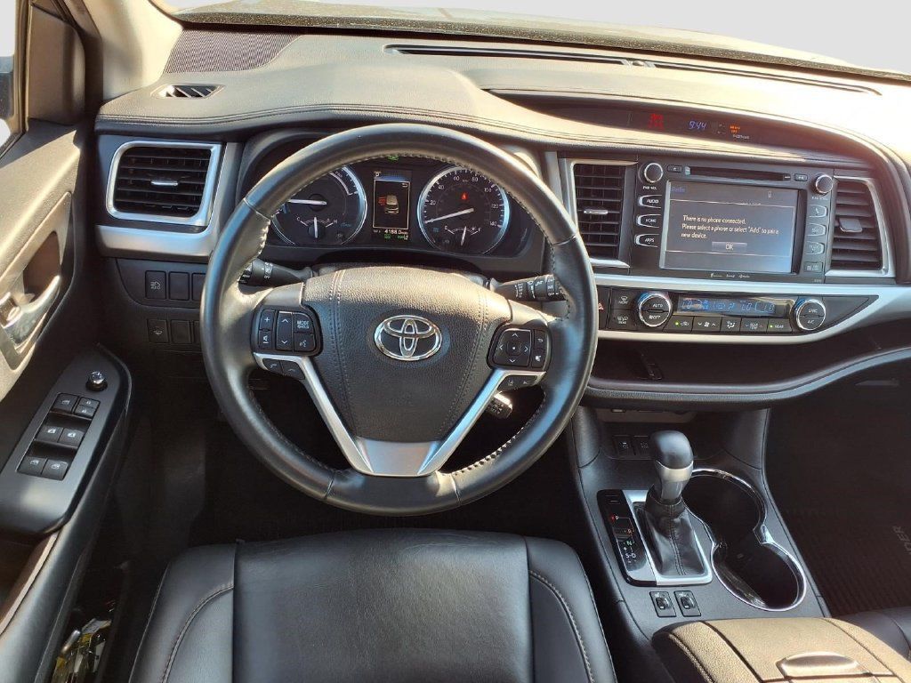 Used 2019 Toyota Highlander XLE AWD/4WD image 9