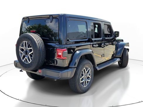 Used 2026 Jeep Wrangler Unlimited Sahara AWD/4WD image 6