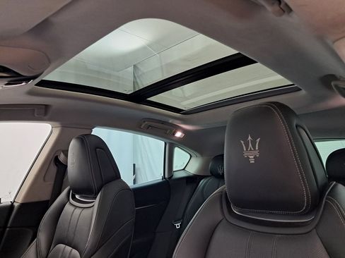 Used 2017 Maserati Levante w/ Sport Package image 9