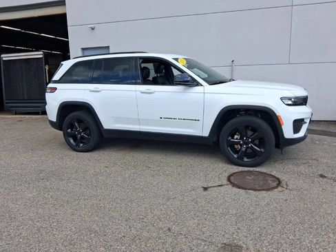 Certified 2023 Jeep Grand Cherokee Altitude AWD/4WD image 5