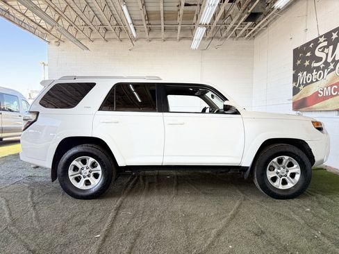 Used 2016 Toyota 4Runner SR5 image 11