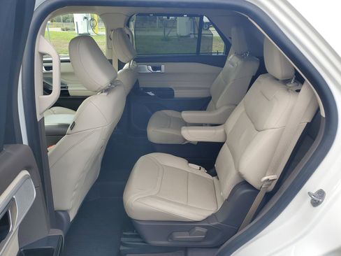 Certified 2022 Ford Explorer Platinum w/ Equipment Group 601A image 12