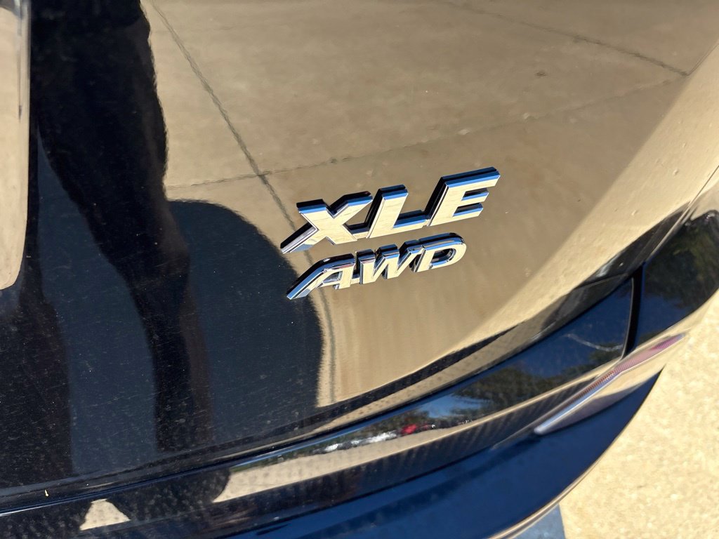 Used 2018 Toyota RAV4 XLE AWD/4WD image 24