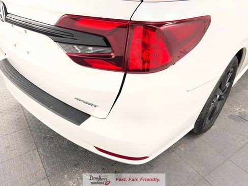Used 2023 Honda Odyssey Sport image 14
