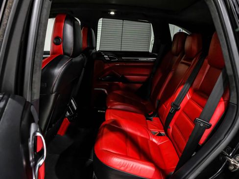 Used 2016 Porsche Cayenne Turbo S image 43