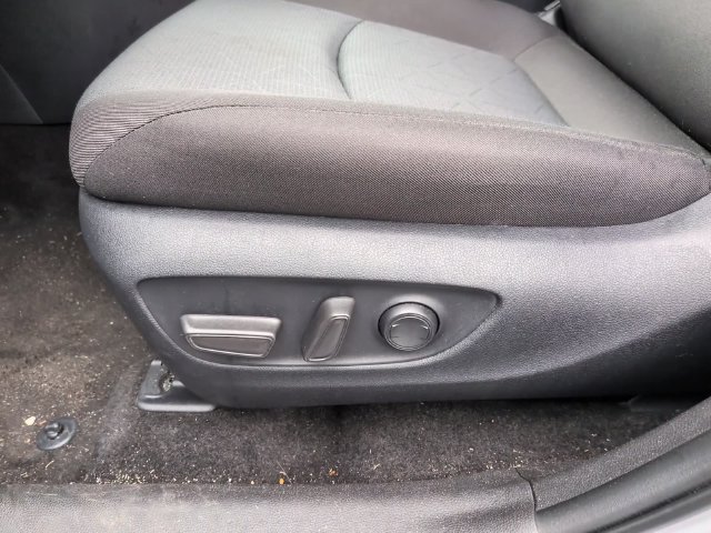 Used 2025 Toyota RAV4 XLE AWD/4WD image 12
