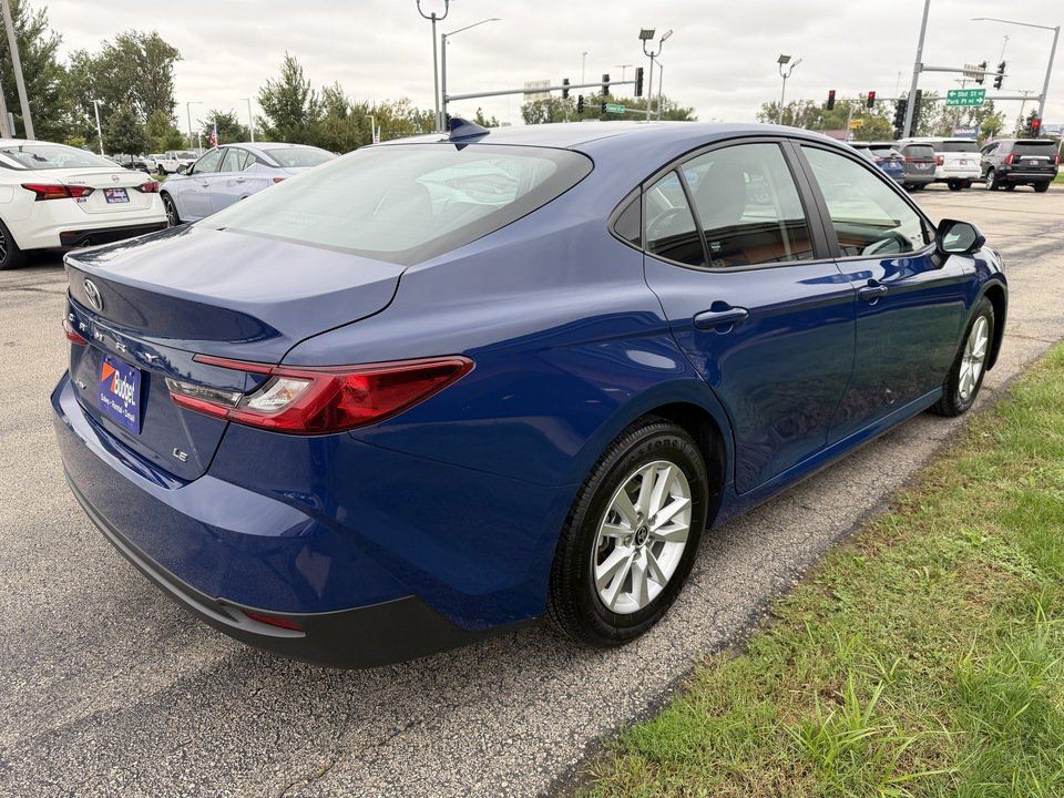Used 2025 Toyota Camry LE FWD image 5
