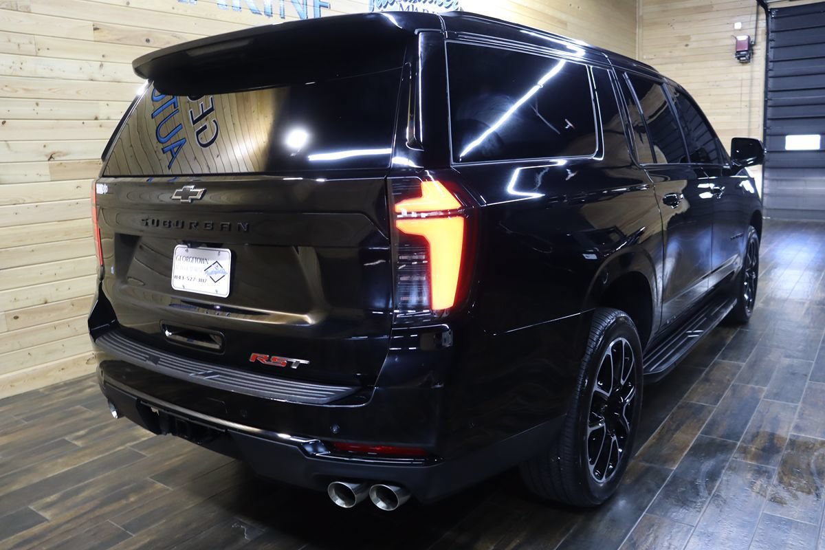 Used 2026 Chevrolet Suburban RST RWD image 5