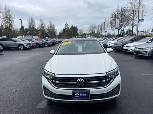 Certified 2023 Volkswagen Jetta SE w/ Panoramic Sunroof Package image 11