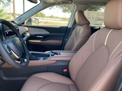 New 2026 Toyota Grand Highlander Platinum image 10
