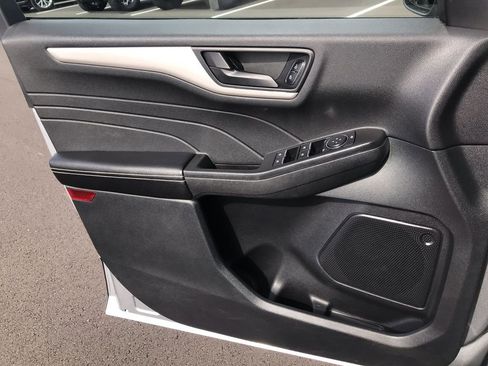 Used 2022 Ford Escape SE image 13