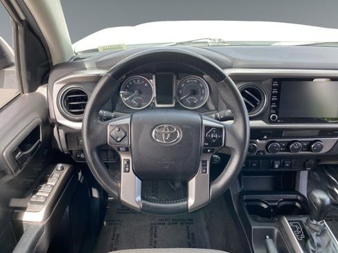 Used 2022 Toyota Tacoma SR5 w/ Technology Package AWD/4WD image 12