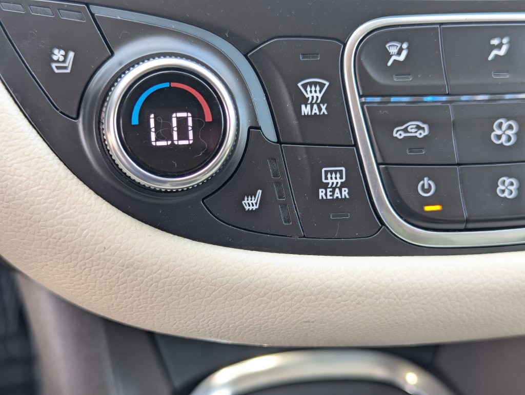 Used 2019 Chevrolet Malibu Premier w/ Sun and Wheel Package FWD image 17