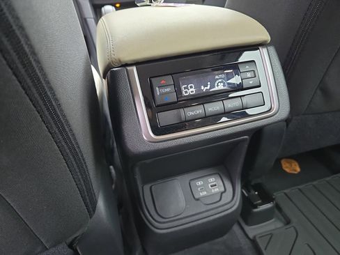 Used 2025 Subaru Ascent Premium w/ Premium Package image 27