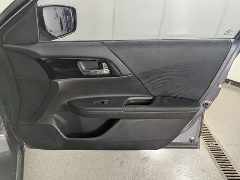 Used 2016 Honda Accord LX image 21