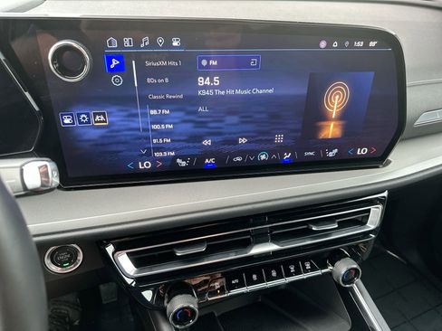 Used 2024 Chevrolet Traverse LT image 16