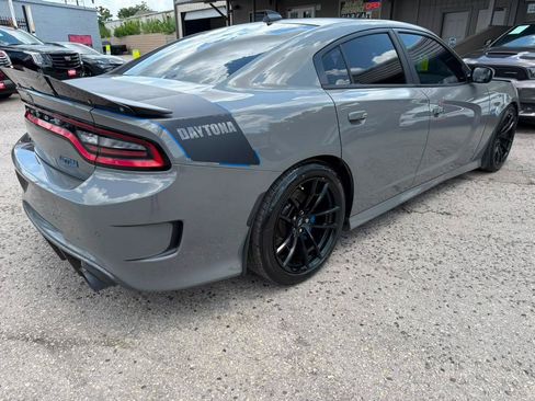Used 2017 Dodge Charger R/T RWD image 6