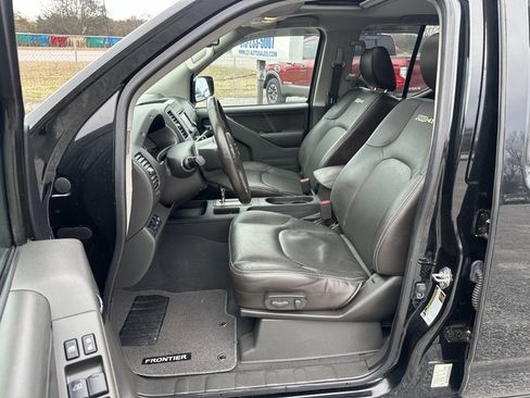 Used 2019 Nissan Frontier PRO-4X w/ Pro-4x Luxury Package image 17