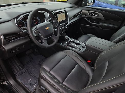 Used 2023 Chevrolet Traverse LT w/ LT Premium Package AWD/4WD image 9