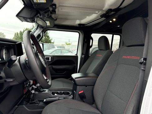 Used 2025 Jeep Wrangler Unlimited Rubicon AWD/4WD image 25