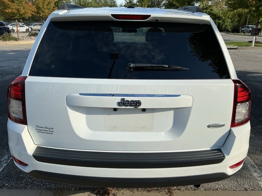 Used 2016 Jeep Compass Latitude FWD image 8