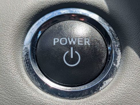 Used 2023 Toyota Highlander XLE FWD image 33
