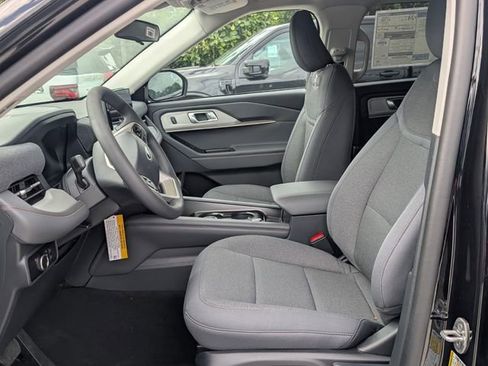 New 2026 Ford Explorer Active RWD image 5