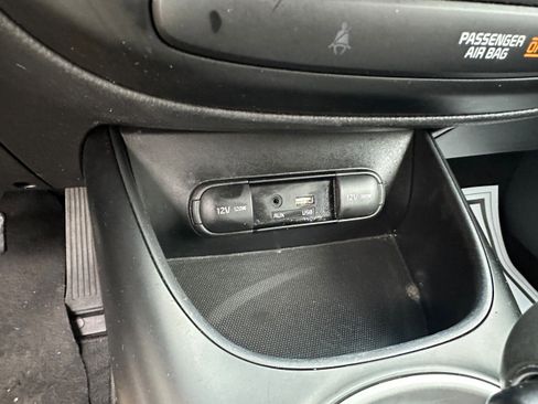 Used 2017 Kia Soul + image 32