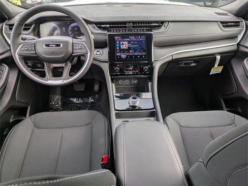 New 2025 Jeep Grand Cherokee L Laredo w/ Luxury Tech Group I image 23