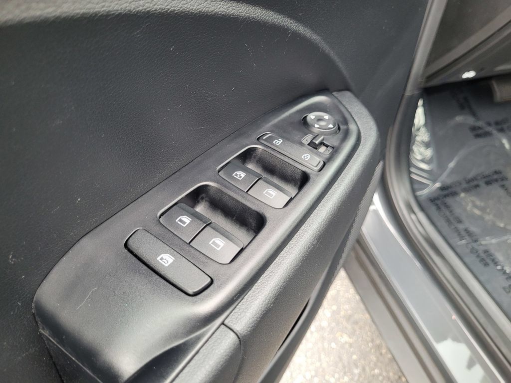 Used 2025 Hyundai Venue SEL FWD image 26