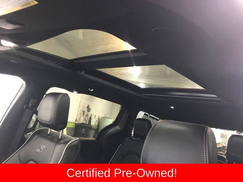 Used 2025 Chrysler Pacifica Limited image 24