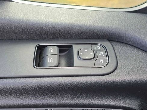 Used 2025 Mercedes-Benz Sprinter 2500 image 25
