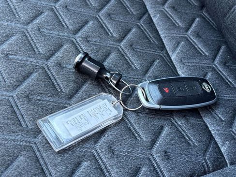 Used 2025 Nissan Kicks SV image 28