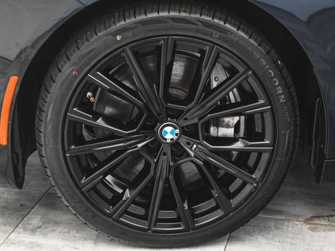 Used 2022 BMW 750i xDrive w/ M Sport Package AWD/4WD image 6