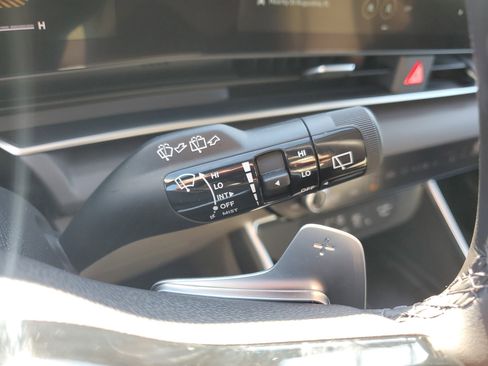 Certified 2025 Kia Carnival EX image 31