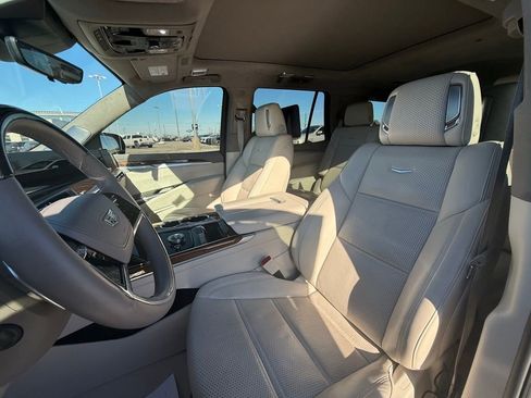 Certified 2025 Cadillac Escalade Premium Luxury Platinum w/ LPO, Floor Liner Package image 27