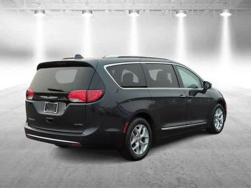 Used 2020 Chrysler Pacifica Limited w/ Advanced Safetytec Group FWD image 8