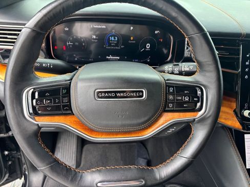 Used 2022 Jeep Grand Wagoneer Series III w/ Rear Seat Video Group 1 AWD/4WD image 14