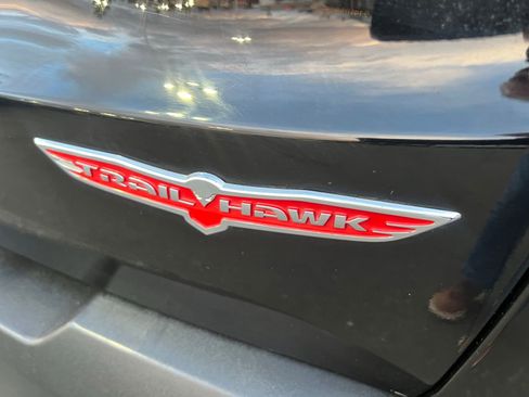 Used 2016 Jeep Renegade Trailhawk AWD/4WD image 6