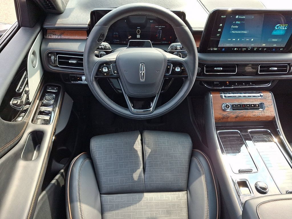 Used 2025 Lincoln Aviator Black Label AWD/4WD image 13